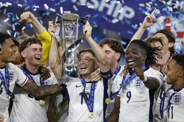 Inggris mempertahankan gelar Euro U21 dengan kemenangan dramatis atas Jerman
